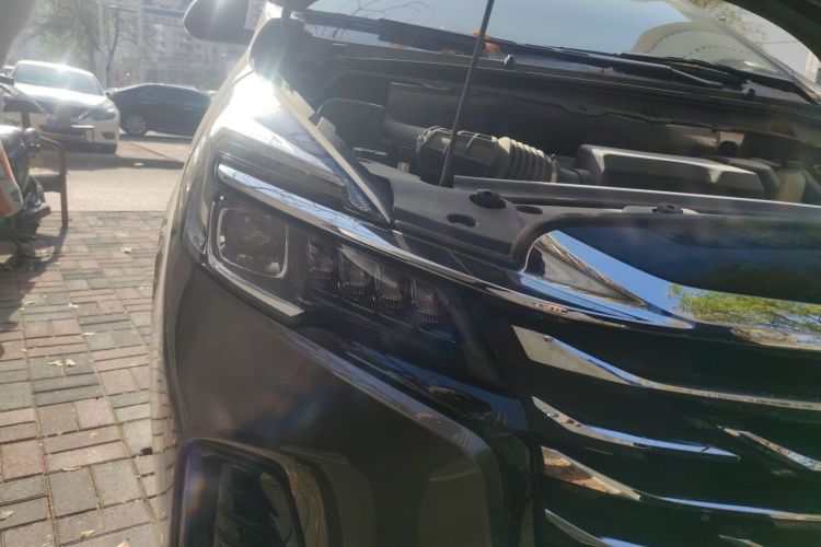 别克GL8 2023款 陆上公务舱 652T 豪华型车身外观8