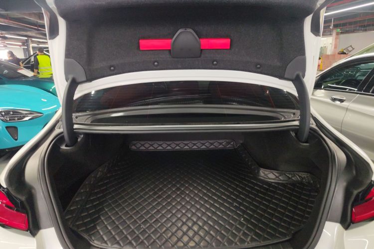 宝马5系新能源 2022款 改款二 535Le 先锋版M运动套装机舱底盘23