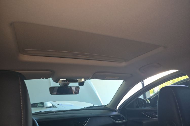 别克 君威 2024款 25T 超享版中控内饰22