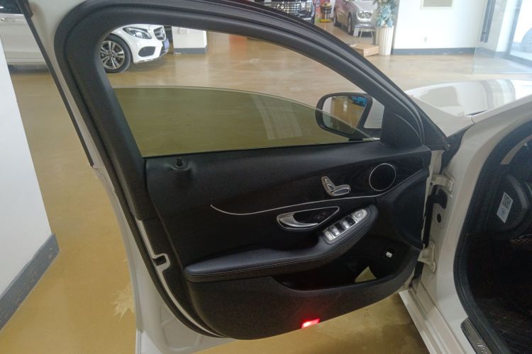 奔驰C级(进口) 2017款 C 200 旅行轿车中控内饰7004