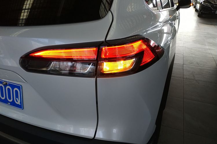 丰田 锋兰达 2022款 2.0L CVT豪华版车身外观9