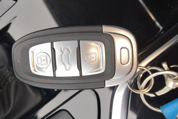 红旗E-QM5 2022款 431km 充电乐享版中控内饰11