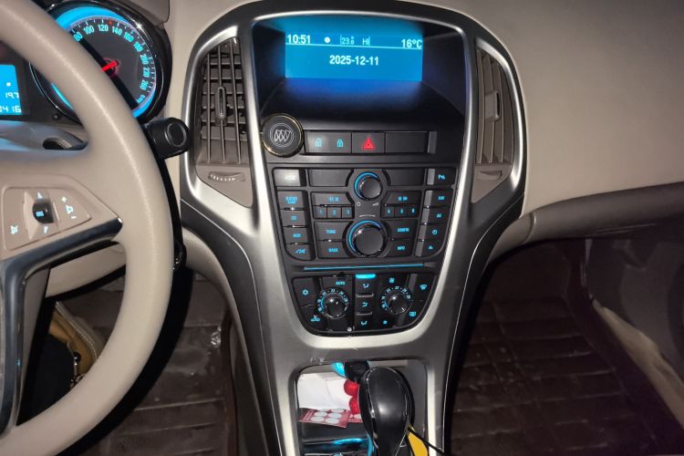 别克 英朗 2013款 GT 1.6L 自动时尚版中控内饰16