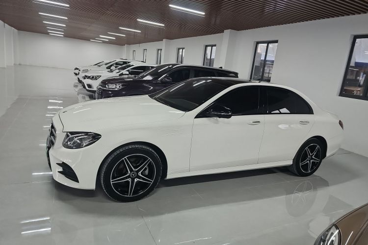 奔驰E级(进口) 2019款 E 260 运动版车身外观4