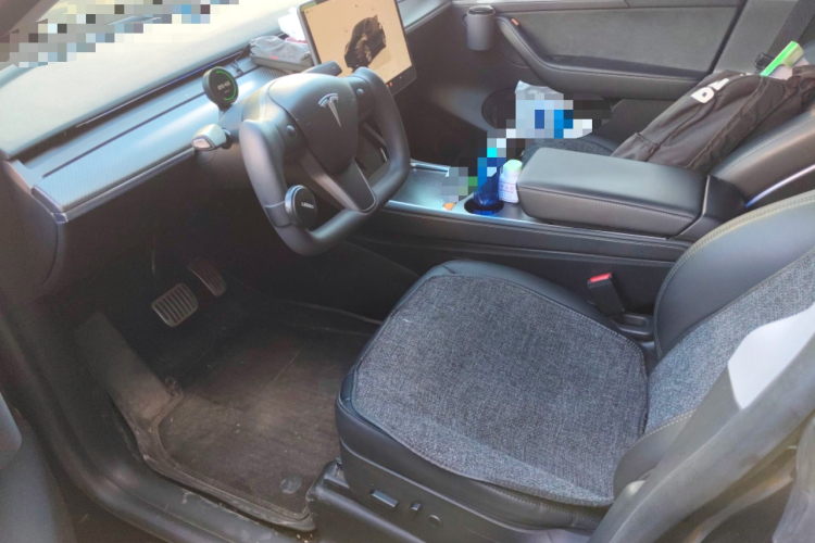特斯拉 Model Y 2023款 长续航全轮驱动版中控内饰19
