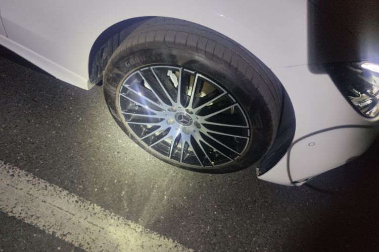 奔驰C级 2025款 C 260 L 运动版车身外观10