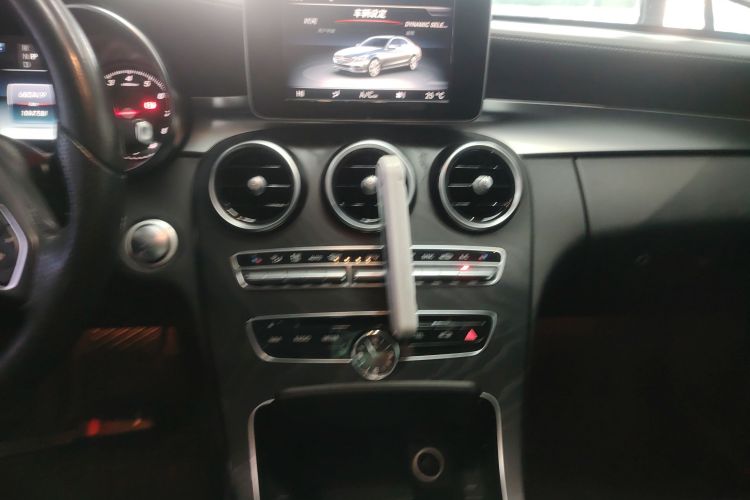 奔驰C级 2017款 改款 C 180 L 时尚型运动版中控内饰16