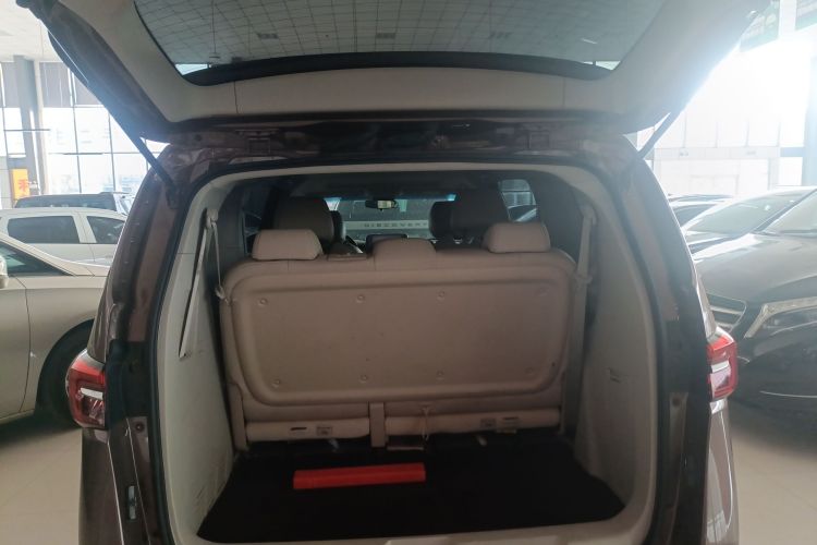 别克GL8 2022款 陆上公务舱 652T 舒适型机舱底盘23