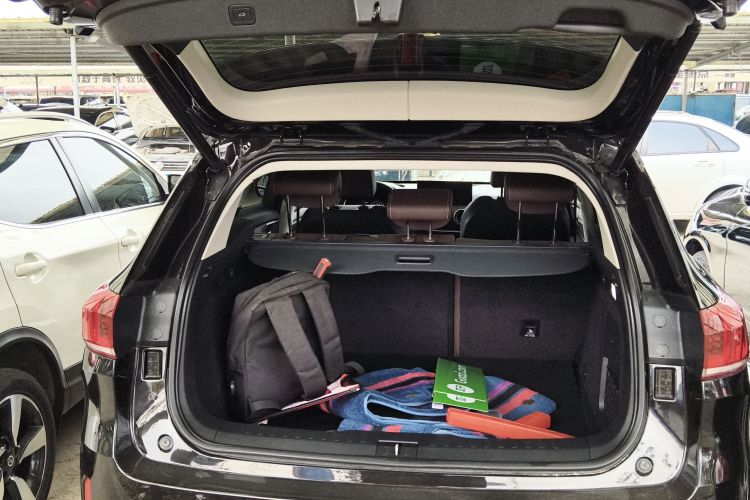 魏牌 VV6 2021款 2.0T 两驱智享+机舱底盘23