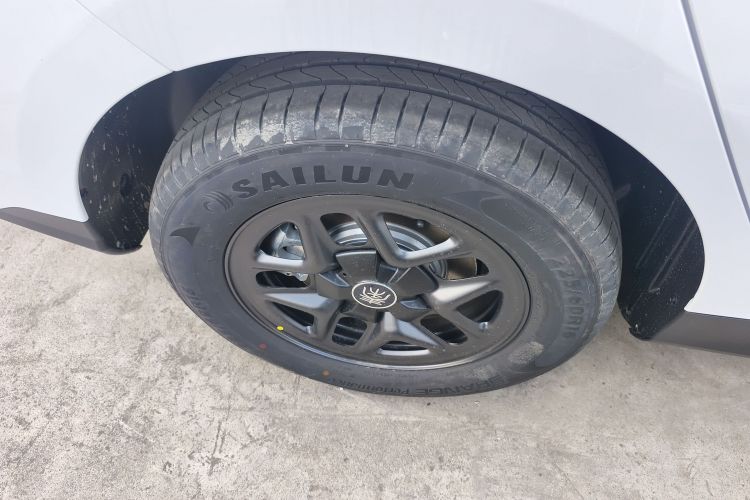 比亚迪 秦PLUS 2025款 DM-i 智驾版 128KM进取型车身外观6008