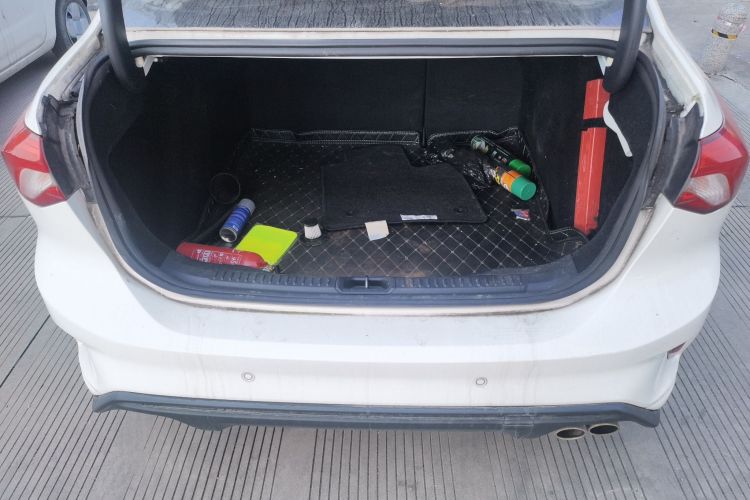 福特 福克斯 2020款 三厢 1.5L 自动锋跃型中控内饰23