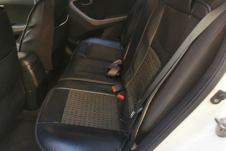 现代 朗动 2015款 1.6L 自动时尚型中控内饰21