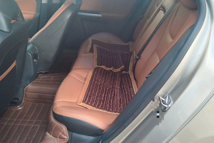 沃尔沃S60 2015款 S60L 2.0T 智远版中控内饰21