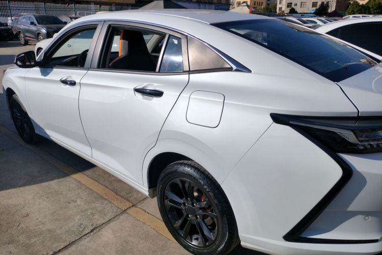 东风风神 奕炫 2023款 马赫版 1.5L 自动追影版车身外观4