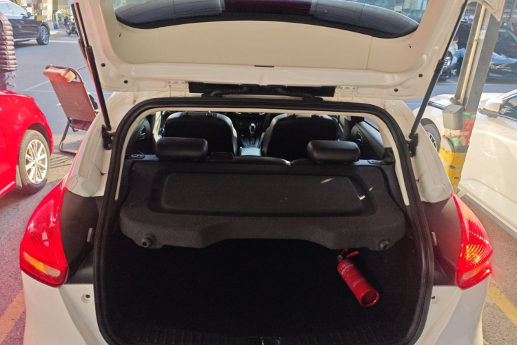 福特 福克斯 2018款 两厢经典 1.6L 自动风尚型智行版局部细节23