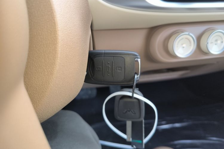 五菱汽车 宏光MINIEV 2025款 四门版 进阶款中控内饰7001