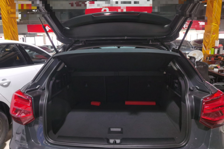 奥迪Q2L 2021款 35 TFSI 时尚致雅型机舱底盘23