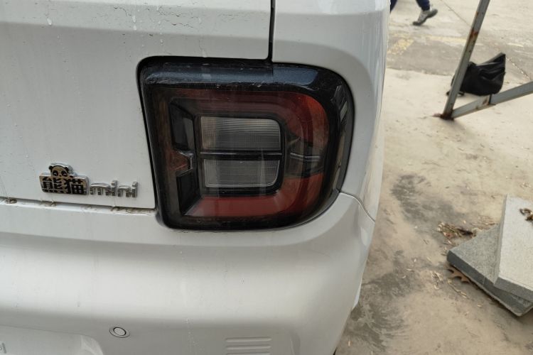 吉利银河 2024款 熊猫mini 200km 耐力熊车身外观9