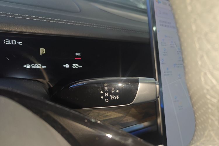 哪吒汽车 哪吒S 2024款 增程 1060版中控内饰18