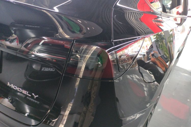 特斯拉 Model Y 2022款 长续航全轮驱动版车身外观9