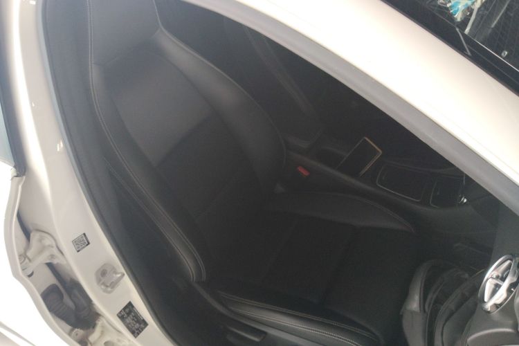 奔驰GLA 2017款 GLA 200 时尚型局部细节41