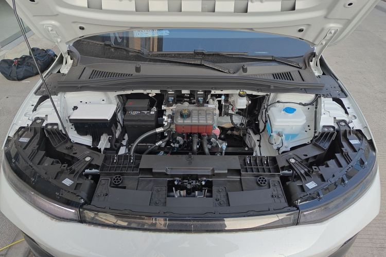 零跑汽车 零跑B01 2025款 550舒享版机舱底盘24