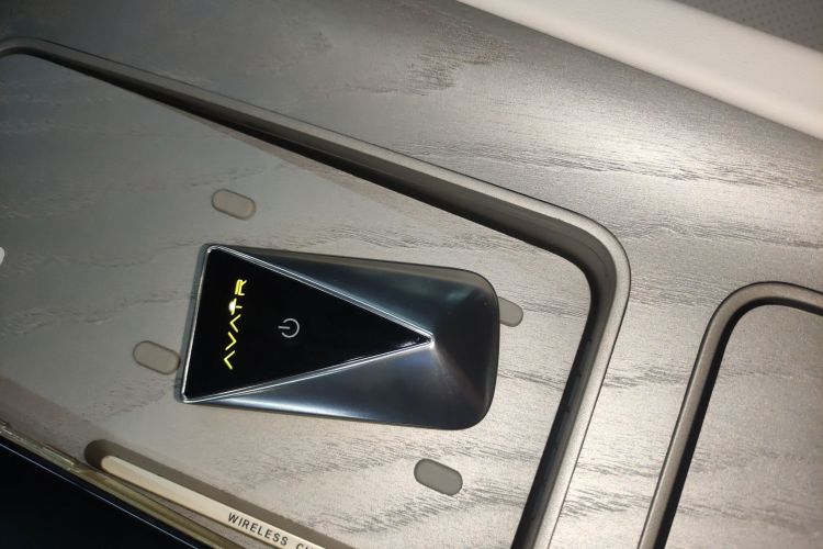 阿维塔12 2025款 Ultra增程版中控内饰11