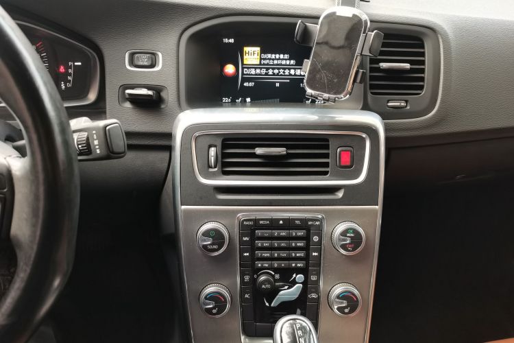 沃尔沃S60 2015款 S60L 2.0T 智远版中控内饰16