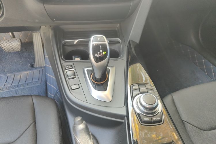 宝马3系 2017款 320Li M运动型中控内饰18