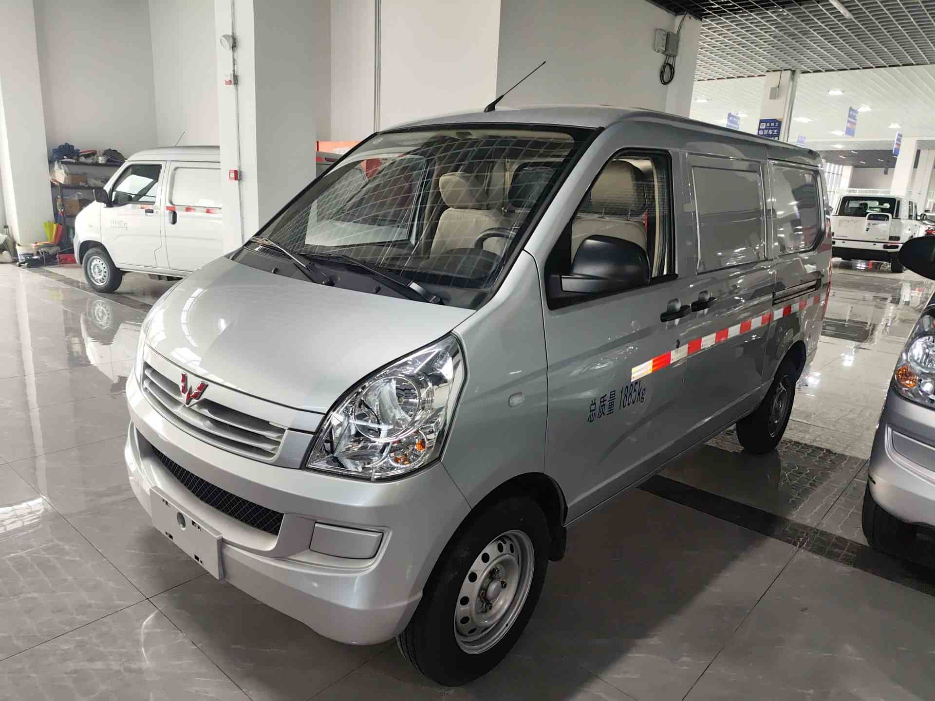 五菱汽车 五菱荣光S 2023款 1.5L 基本型封窗车 2座(2)