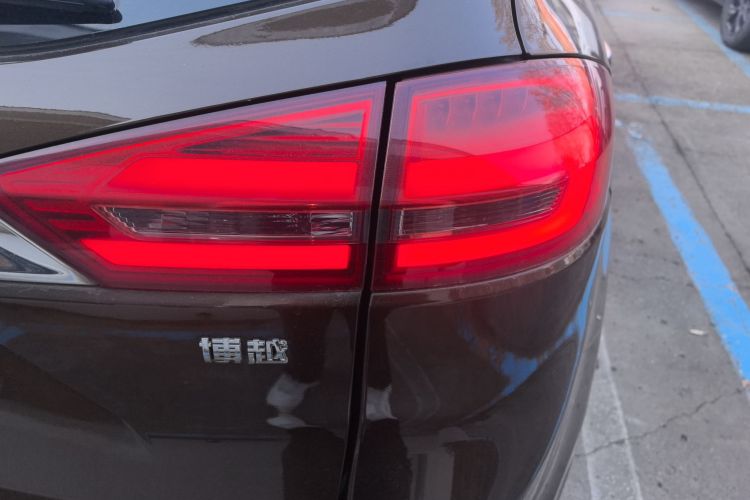 吉利汽车 博越 2016款 2.0L 手动智联型车身外观9