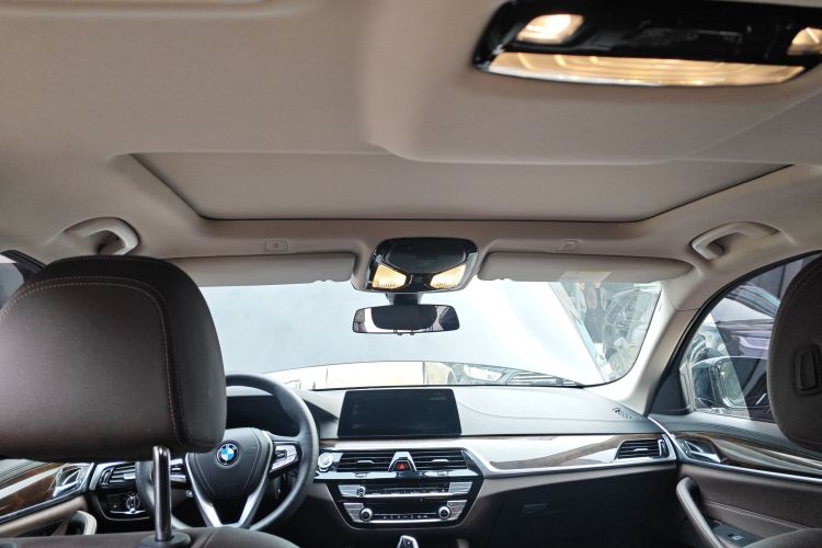 宝马5系 2019款 改款 525Li 豪华套装中控内饰22