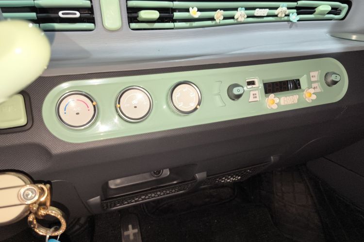 五菱汽车 宏光MINIEV 2022款 马卡龙臻享款 三元锂中控内饰16