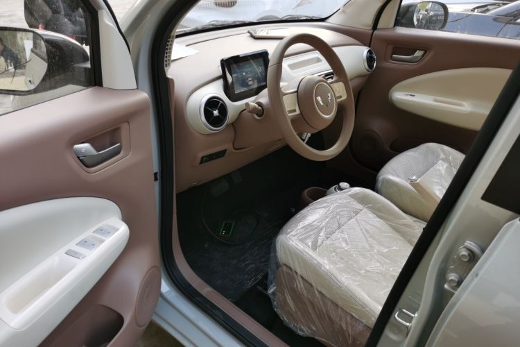 五菱汽车 宏光MINIEV 2025款 四门版 进阶款中控内饰7003