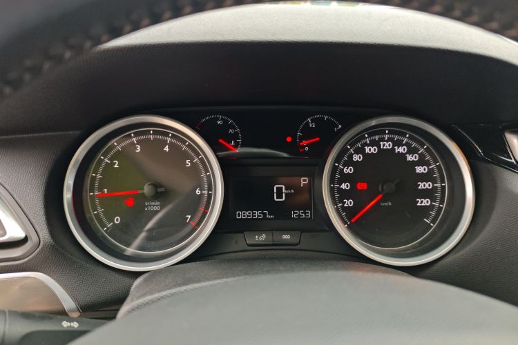 标致408 2014款 1.8L 自动豪华版中控内饰14