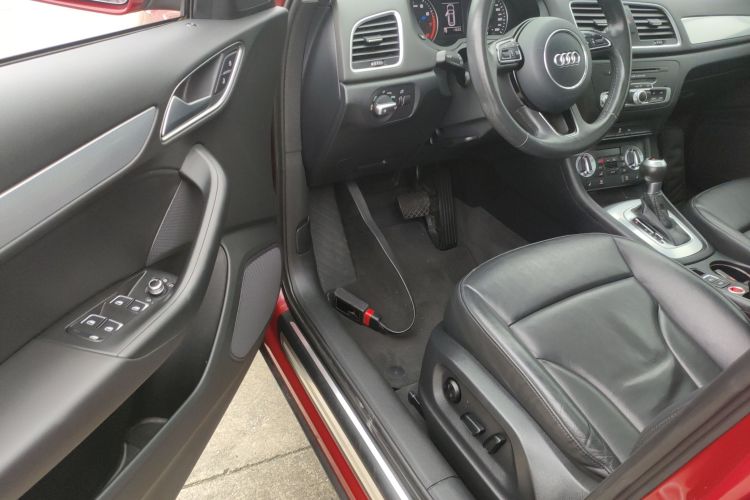 奥迪Q3 2015款 35 TFSI 舒适型中控内饰7003