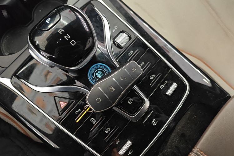 比亚迪 秦PLUS 2023款  冠军版 DM-i 120KM超越型中控内饰11