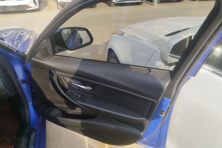 宝马3系 2018款 320Li 领先型M运动套装中控内饰7002