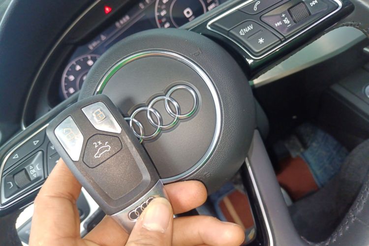 奥迪A4L 2019款 40 TFSI 时尚型 国VI中控内饰7001