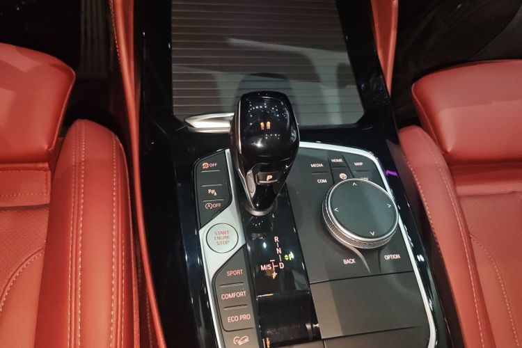 宝马X4 2022款 xDrive 25i M运动套装中控内饰18