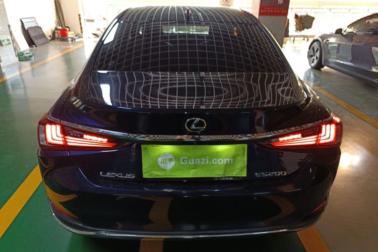 雷克萨斯ES 2020款 200 卓越版车身外观6