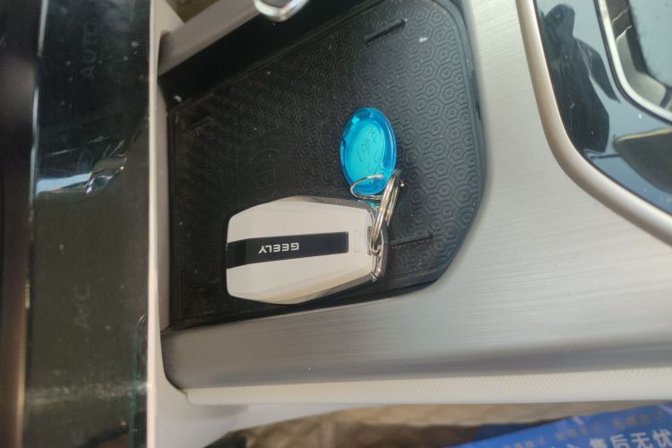 吉利汽车 吉利icon 2022款 1.5TD 青鸢限量款中控内饰11