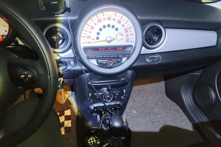 MINI Clubman 2011款 1.6L COOPER Fun中控内饰16