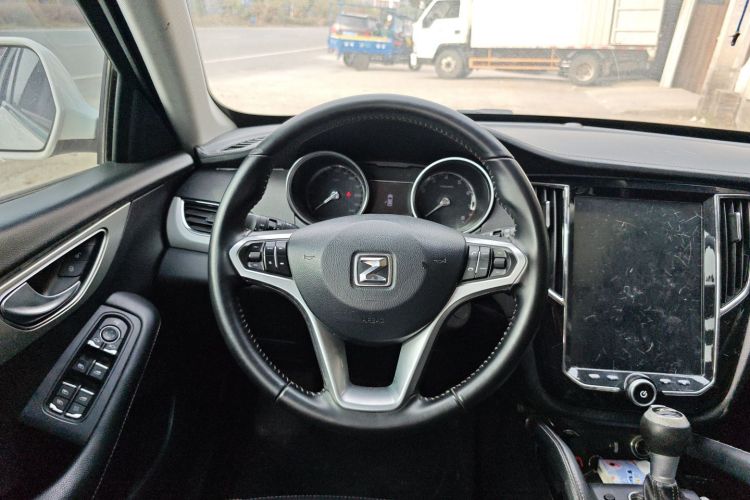 众泰SR7 2016款 1.5T CVT魔方之心版 国V中控内饰13