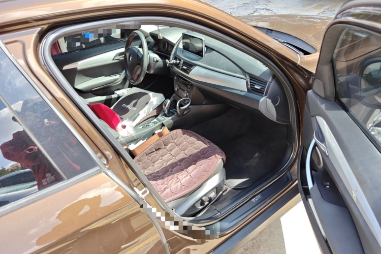 宝马X1 2012款 sDrive20i 领先型局部细节9005