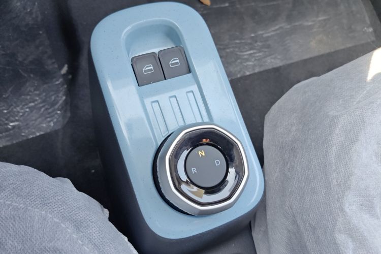 吉利银河 2024款 熊猫mini 200km 耐力熊中控内饰18