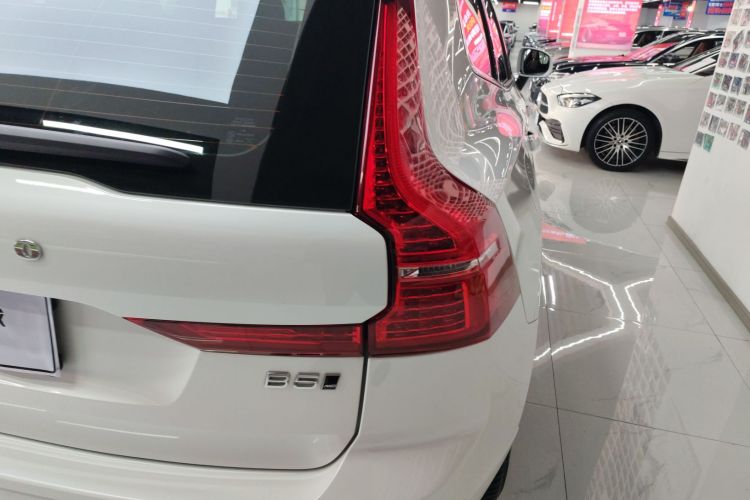 沃尔沃XC60 2025款 B5 四驱智逸豪华版车身外观9