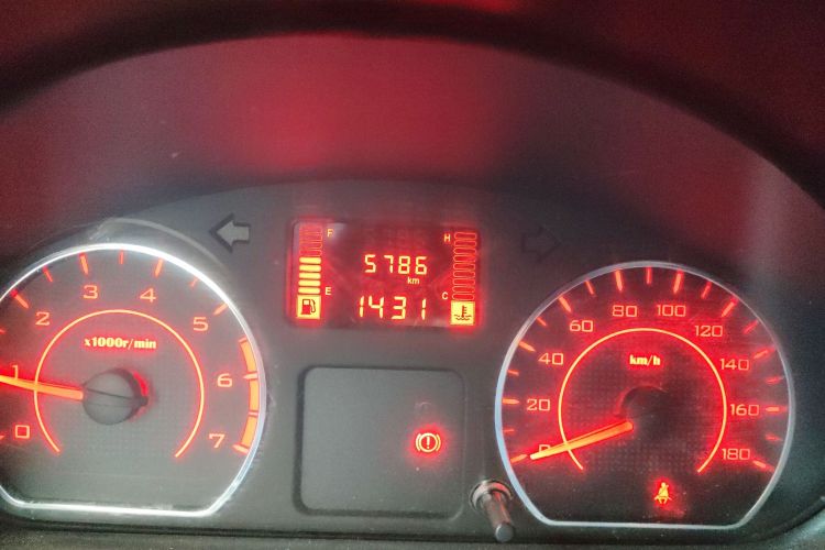 五菱汽车 五菱荣光S 2023款 1.5L 基本型 5/7座中控内饰15