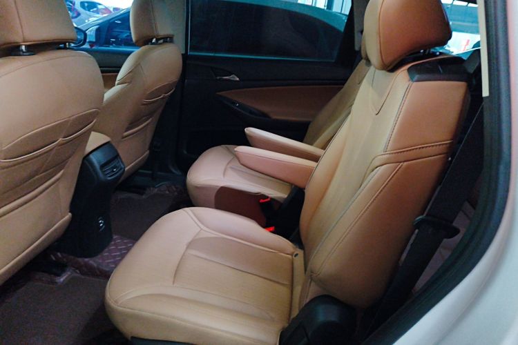 别克GL6 2021款 323T 轻混动互联豪华型中控内饰21