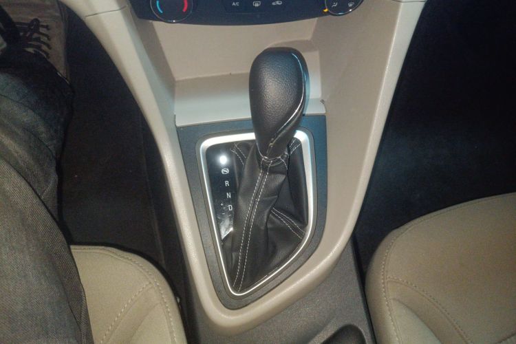 别克 英朗 2015款 15N 自动精英型中控内饰18